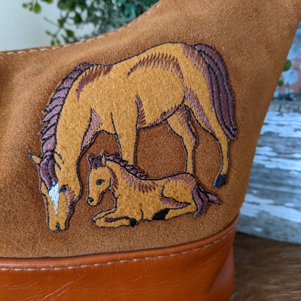Vintage Brown Suede Shoulder Bag With Horses Patch - Picture 2 of 8